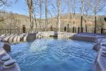 Enjoy The Hot Tub Overlook The Mountains and River